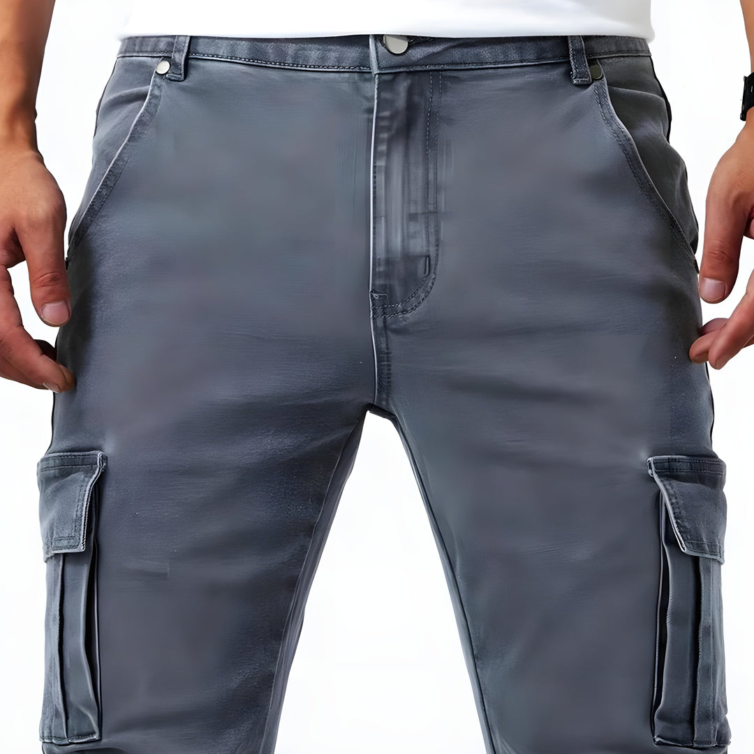 Men's slim cargo trousers detail
