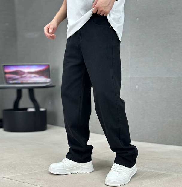 Men's wide fit straight leg jeans in Black