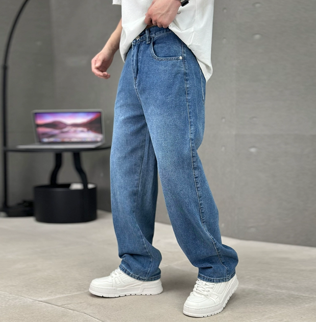 Men's wide fit straight leg jeans in Blue